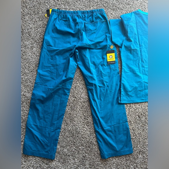 Wonderwink. Women’s scrub set. Various sizes - Picture 8 of 9